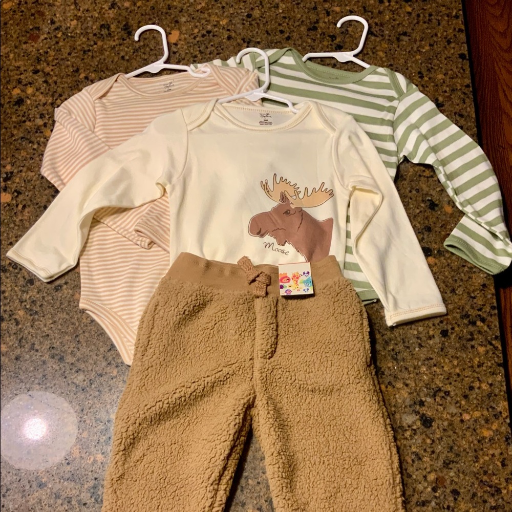 NWT Set of 4 pieces. 3 - l/s crew neck onesie/body suits24M - 1 pr fleece pants